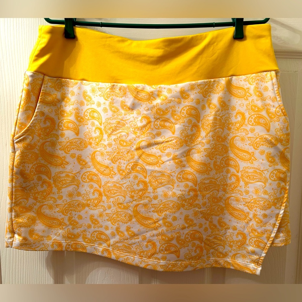NWOT Head Yellow and White Paisley Skort
